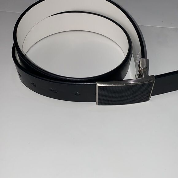 Kenneth Cole Reaction Reversible Black White Belt - Picture 11 of 12